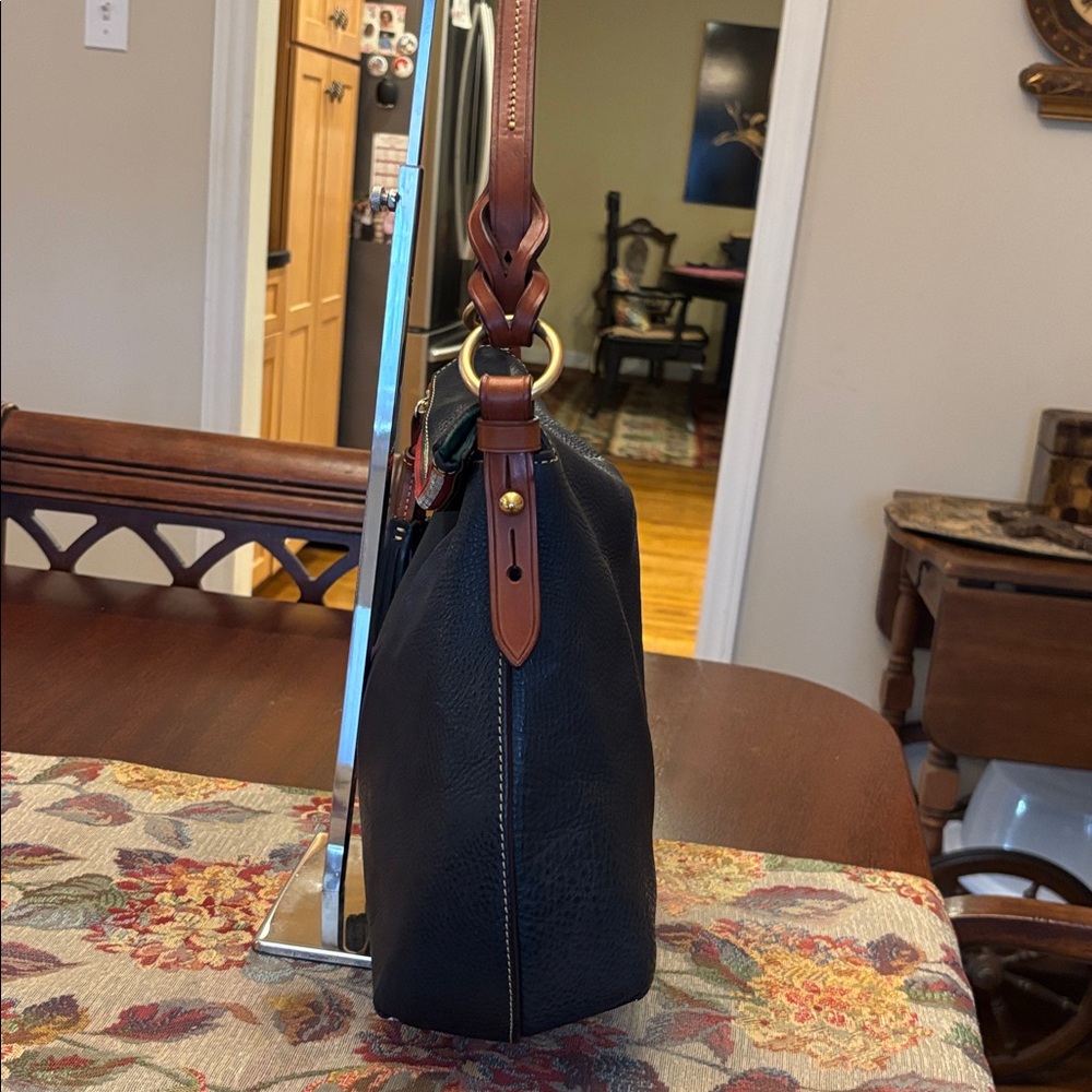 *SOLD*Dooney & Bourke Florentine Twist Strap Hobo Excellent Condition - Picture 4 of 15
